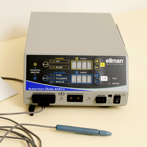 サージトロン本体